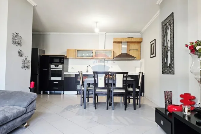 Tirane, jepet me qera apartament 2+1+Ballkon Kati 6, 102 m² 700 € (Rruga Asim Vokshi)