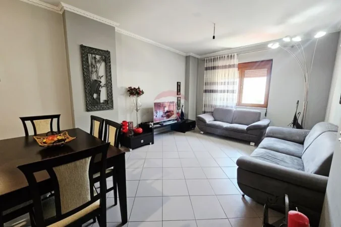 Tirane, jepet me qera apartament 2+1+Ballkon Kati 6, 102 m² 700 € (Rruga Asim Vokshi)