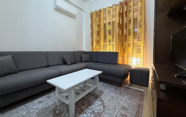 Tirane, jepet me qera apartament 1+1 , 65 m² 380 € 