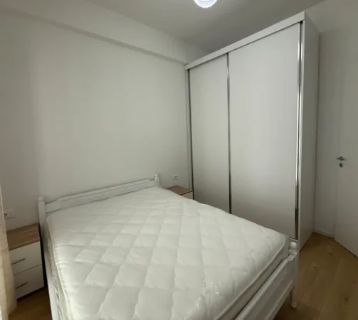 Tirane, jepet me qera apartament 1+1 , 65 m² 380 € 