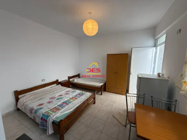 Vlore, shitet Vile Kati 0, 209 m² 230.000 € (Rruga Dhimitër Konomi)