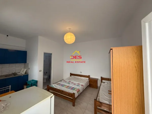 Vlore, shitet Vile Kati 0, 209 m² 230.000 € (Rruga Dhimitër Konomi)
