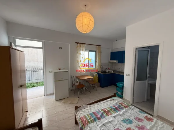 Vlore, shitet Vile Kati 0, 209 m² 230.000 € (Rruga Dhimitër Konomi)