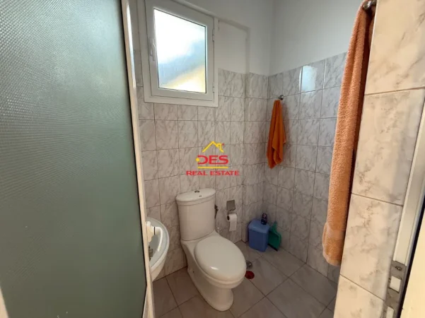 Vlore, shitet Vile Kati 0, 209 m² 230.000 € (Rruga Dhimitër Konomi)