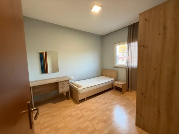 Tirane, jepet me qera apartament 2+1+Ballkon Kati 4, 74 m² 550 € (Ish Fusha e Aviacionit)