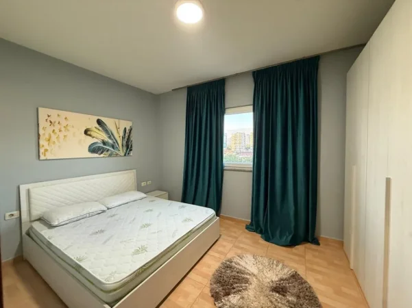 Tirane, jepet me qera apartament 2+1+Ballkon Kati 4, 74 m² 550 € (Ish Fusha e Aviacionit)