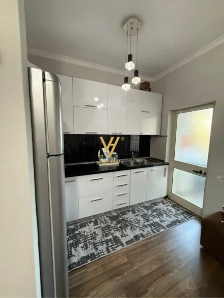 Tirane, jepet me qera apartament 2+1+Ballkon Kati 3, 75 m² 620 € (DON BOSKO)