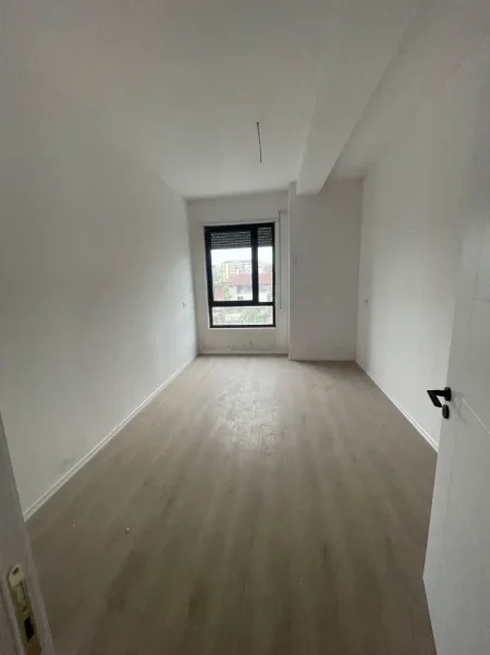 JEPET ME QERA APARTAMENT 2+1+2 NE FUND TE 5 MAJI, 500 Euro