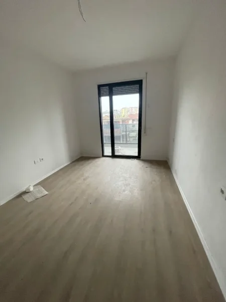 JEPET ME QERA APARTAMENT 2+1+2 NE FUND TE 5 MAJI, 500 Euro