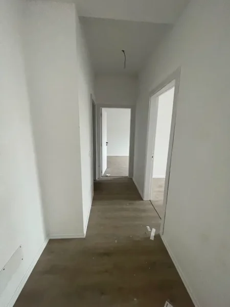 JEPET ME QERA APARTAMENT 2+1+2 NE FUND TE 5 MAJI, 500 Euro