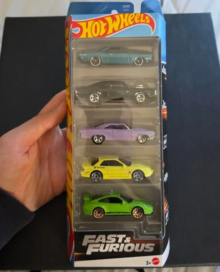 Tirane, shes Set i makinave fast &amp; furious 25 mij lek I Pa hapur 25 €