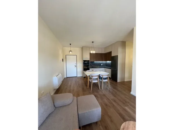Tirane, jepet me qera apartament 2+1+Ballkon Kati 2, 104 m² 800 € (Concord Center)