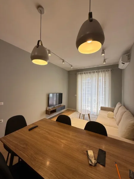 Tirane, jepet me qera apartament 1+1+Aneks+Ballkon Kati 5, 68 m² 650 € 