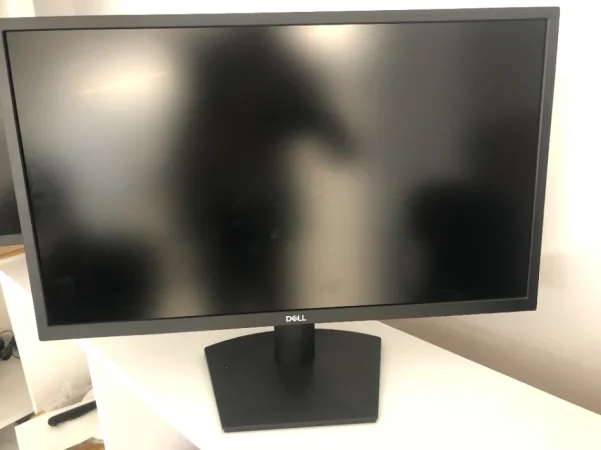 Tirane, shiten 3 Monitor DELL, FULL HD, 24inch.