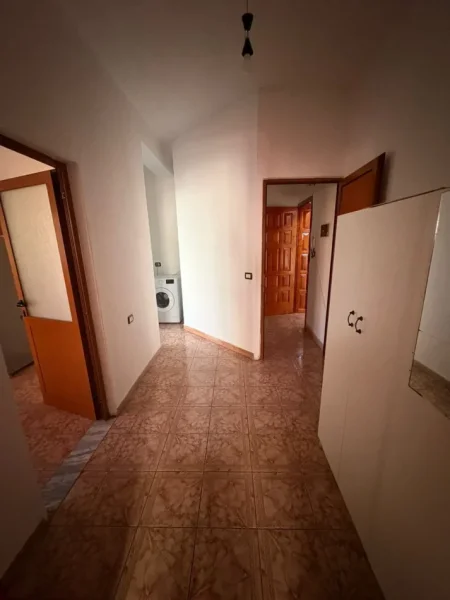 Tirane, jepet me qera apartament 1+1 Kati 2, 90 m² 350 € (Jordan Misja)