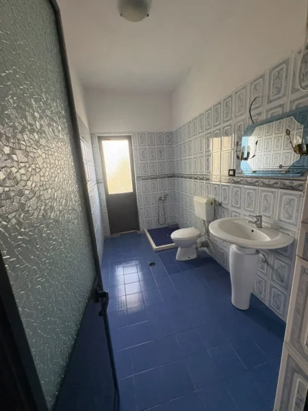 Tirane, jepet me qera apartament 1+1 Kati 2, 90 m² 350 € (Jordan Misja)