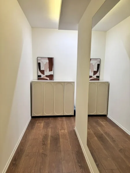 Tirane, jepet me qera apartament 2+1 Kati 4, 75 m² 829 € (Xhamlliku)
