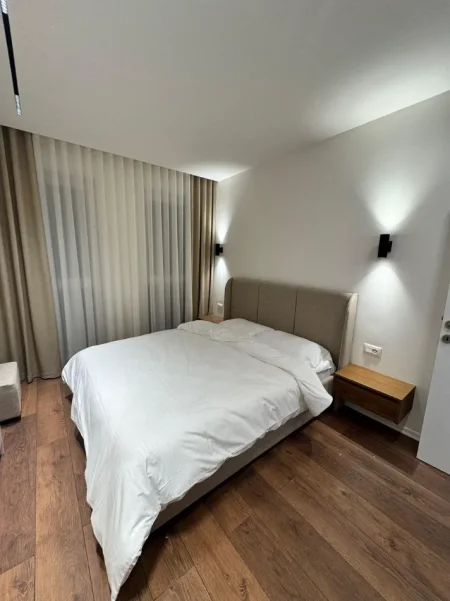 Tirane, jepet me qera apartament 2+1 Kati 4, 75 m² 829 € (Xhamlliku)