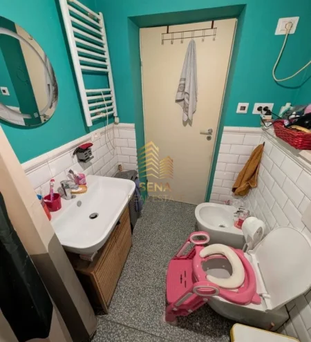 Tirane, shitet apartament 2+1 Kati 3, 75 m² 160.000 € (Rruga e Kavajes)