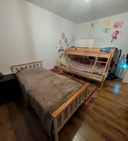 Tirane, shitet apartament 2+1 Kati 3, 75 m² 160.000 € (Rruga e Kavajes)