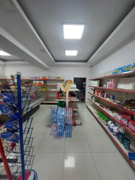 Tirane, jepet me qera dyqan Kati 0, 60 m² 1.850 € (SELITE)