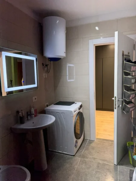 Tirane, jepet me qera apartament 1+1 Kati 10, 60 m² 400 € (Astir)