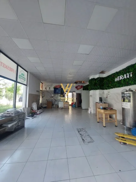 Tirane, jepet me qera dyqan Kati 0, 86 m² 1.550 € (YZBERISHT)