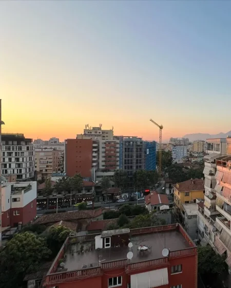 Tirane, jepet me qera apartament 1+1+Ballkon Kati 8, 75 m² 750 € (Myslym Shyri)