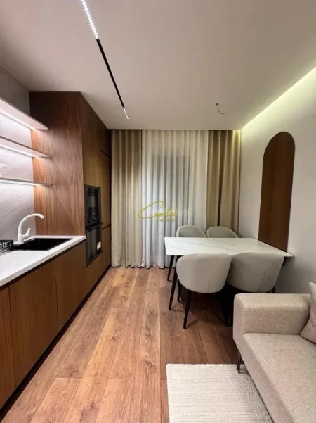 Tirane, jepet me qera apartament 2+1 Kati 4, 80 m² 830 € (XHAMLLIKU)