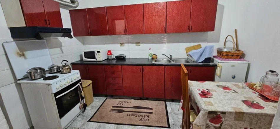 Tirane, jepet me qera apartament 1+1 Kati 1, 70 m² 460 € (Komuna e Parisit)