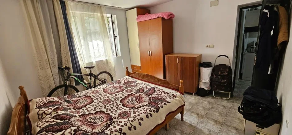 Tirane, jepet me qera apartament 1+1 Kati 1, 70 m² 460 € (Komuna e Parisit)
