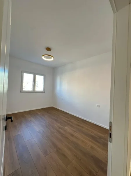 Tirane, shitet apartament 1+1 Kati 4, 75 m² 193.000 € (Bulevardi i Ri)