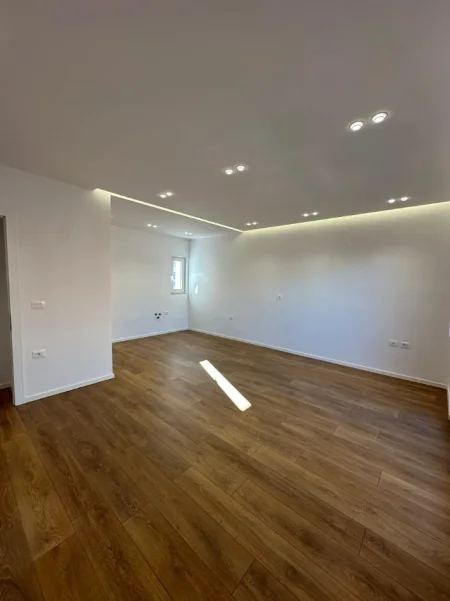 Tirane, shitet apartament 1+1 Kati 4, 75 m² 193.000 € (Bulevardi i Ri)