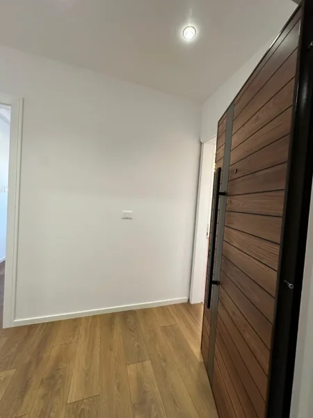Tirane, shitet apartament 1+1 Kati 4, 75 m² 193.000 € (Bulevardi i Ri)