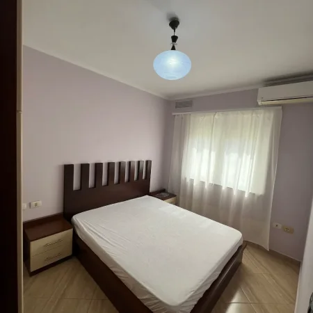 Tirane, jepet me qera apartament 1+1+Ballkon Kati 2, 70 m² 450 € (Rruga e Dibrës, pranë Fakultetit të Mjekësisë)