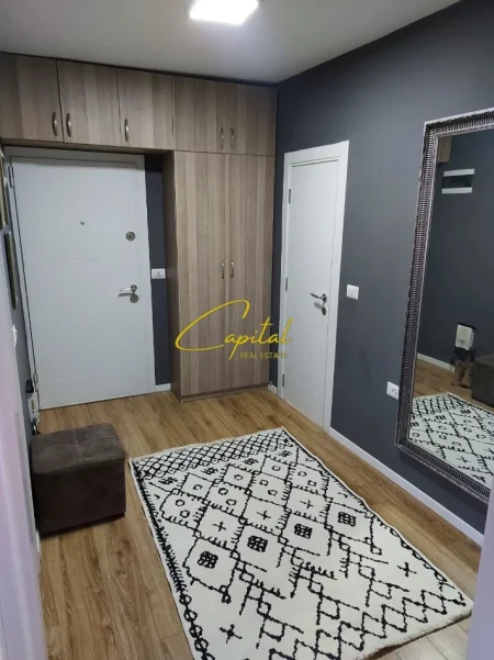Tirane, jepet me qera apartament 2+1 Kati 5, 75 m² 500 € (XHAMLLIKU)