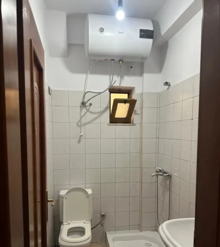 Tirane, jepet me qera apartament 2+1 Kati 3, 70 m² 350 € (Rruga Myslym Keta)