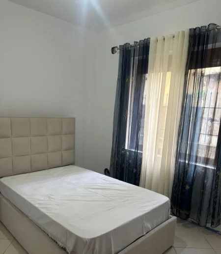 Tirane, jepet me qera apartament 2+1 Kati 3, 70 m² 350 € (Rruga Myslym Keta)