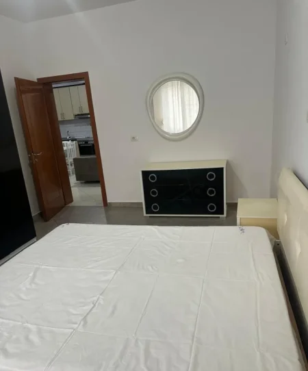 Tirane, jepet me qera apartament 2+1 Kati 3, 70 m² 350 € (Rruga Myslym Keta)