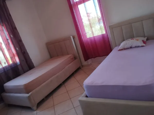 Tirane, jepet me qera apartament 1+1 Kati 2, 60 m² 350 € (Rruga Andon Frashri Laprake)