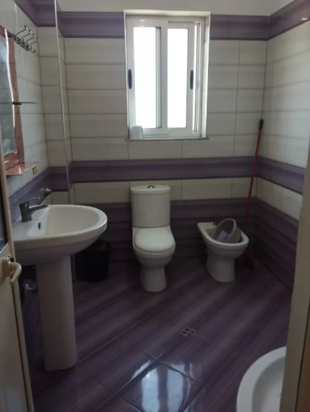 Tirane, jepet me qera apartament 1+1 Kati 2, 60 m² 350 € (Rruga Andon Frashri Laprake)