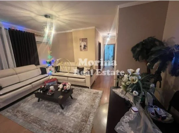 Tirane, jepet me qera apartament 2+1 Kati 2, 90 m² 650 € (Apartament 21 Fusha Aviacionit)
