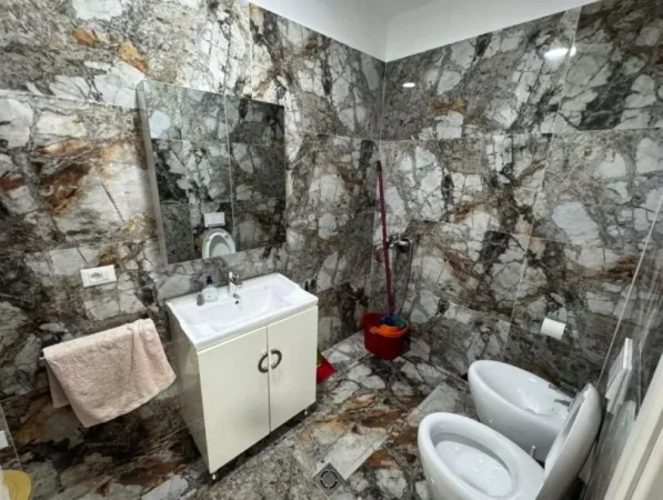 Tirane, jap me qera apartament 2+1 Kati 1, 90 m² 1.300 € (TEG)