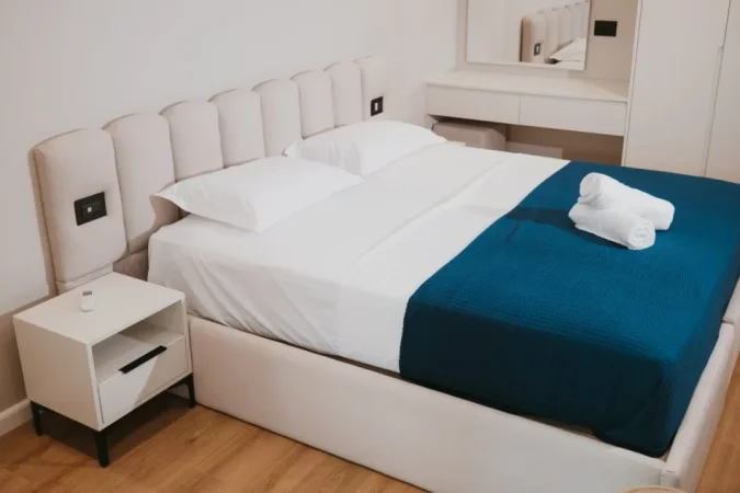 Tirane, jepet me qera apartament 2+1 Kati 3, 60 m² 1.000 € (2 Garsoniere Skanderbeg Square)