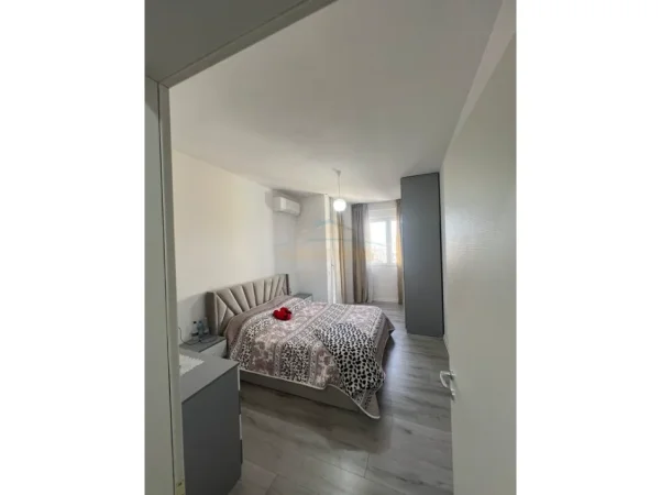 Tirane, shitet apartament 2+1+Post Parkimi+Ballkon Kati 10, 102 m² 205.000 € (Yzberisht, Grand Galery)