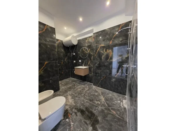 Tirane, shitet apartament 1+1+Ballkon Kati 12, 72 m² 160.000 € (rruga e kavajes 21 dhjetori)