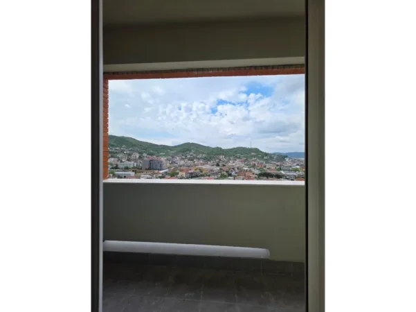 Tirane, shitet apartament 1+1+Ballkon Kati 12, 72 m² 160.000 € (rruga e kavajes 21 dhjetori)