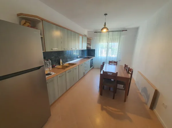 Durres, jepet me qera apartament+verande | Penthouse 4+1 Kati 8, 1.200 € (GOLEM)