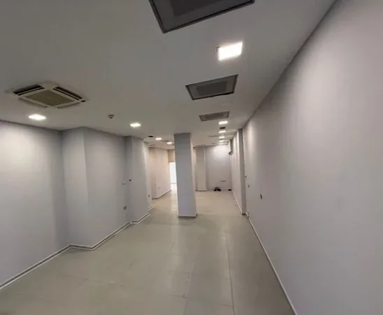 Tirane, jepet me qera ambjent biznesi Kati 2, 220 m² 4.400 € (globe , ish parku i autobusave)