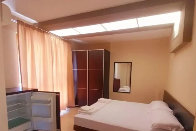 Durres, shes OKAZION. MBYLLET HOTEL, SHITEN MOBILJE PËR DHOMA HOTELI, 15 DHOMA ( SHITEN DHE PËR DISA DHOMA )  - Golem 220 €